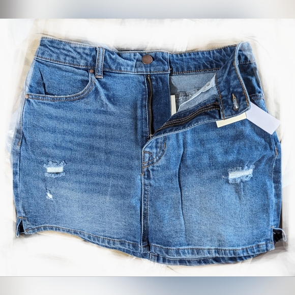 NWT Francesca's Tgla Women's Denim Mini Skirt,Medium Wash Distressed Side Slit,S - Picture 3 of 8